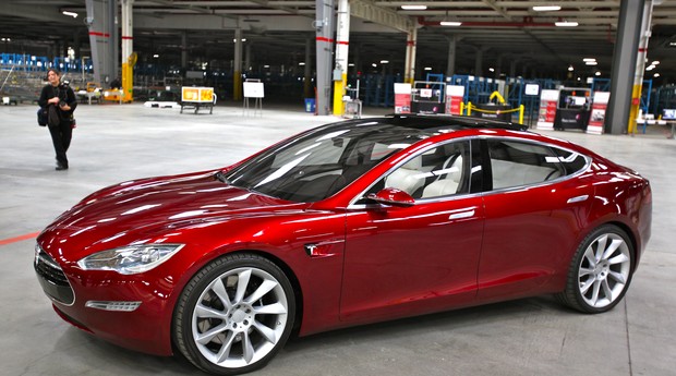 Tesla Model S foi vendido por 91,4 moedas virtuais (Foto: Wikimedia)