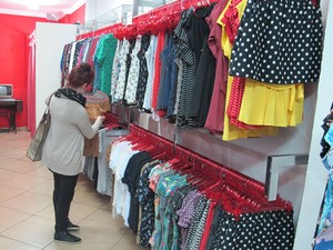 De acordo com Eunice, lojas fixas atraem consumidores que não iriam às feiras (Foto: Gabriela Gasparin/G1)