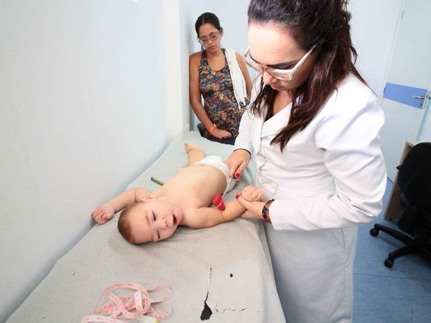 Rotina intensa de exames começa às 6h e não tem hora para terminar, segundo Mylene (Foto: Marlon Costa/Pernambuco Press)