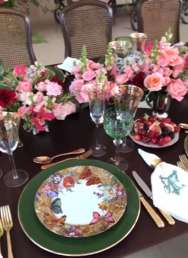 Noivado Thassia Naves - festa em clima campestre e decoração com rosas (Foto: Instagram/ Reprodução)