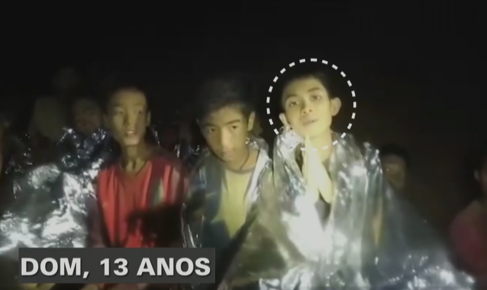 dom - Veja quem são os 12 garotos e o técnico de futebol que ficaram presos em caverna na Tailândia