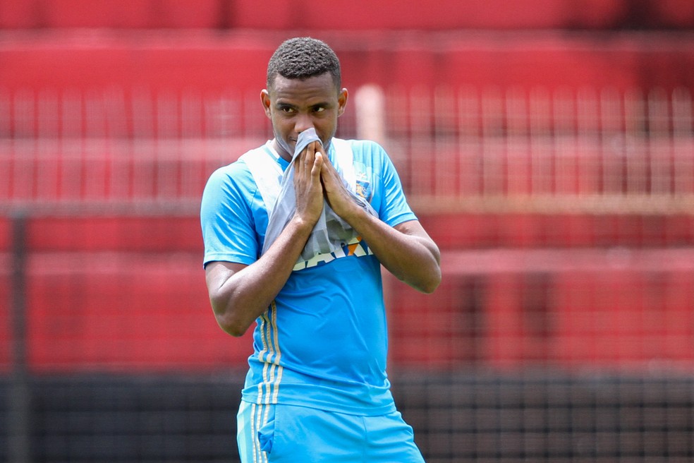 Rithely é um dos principais jogadores do elenco, mas não conseguiu jogar bem em 2017 e acabou no banco (Foto: Marlon Costa/ Pernambuco Press)