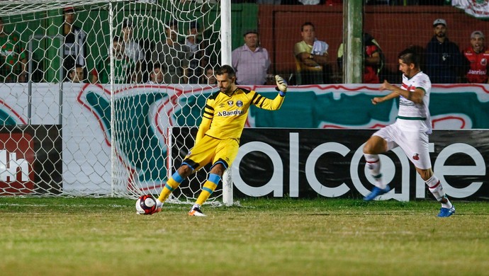 Gremistas lamentam infelicidade de Bruno Grassi em gol do São Paulo-RS