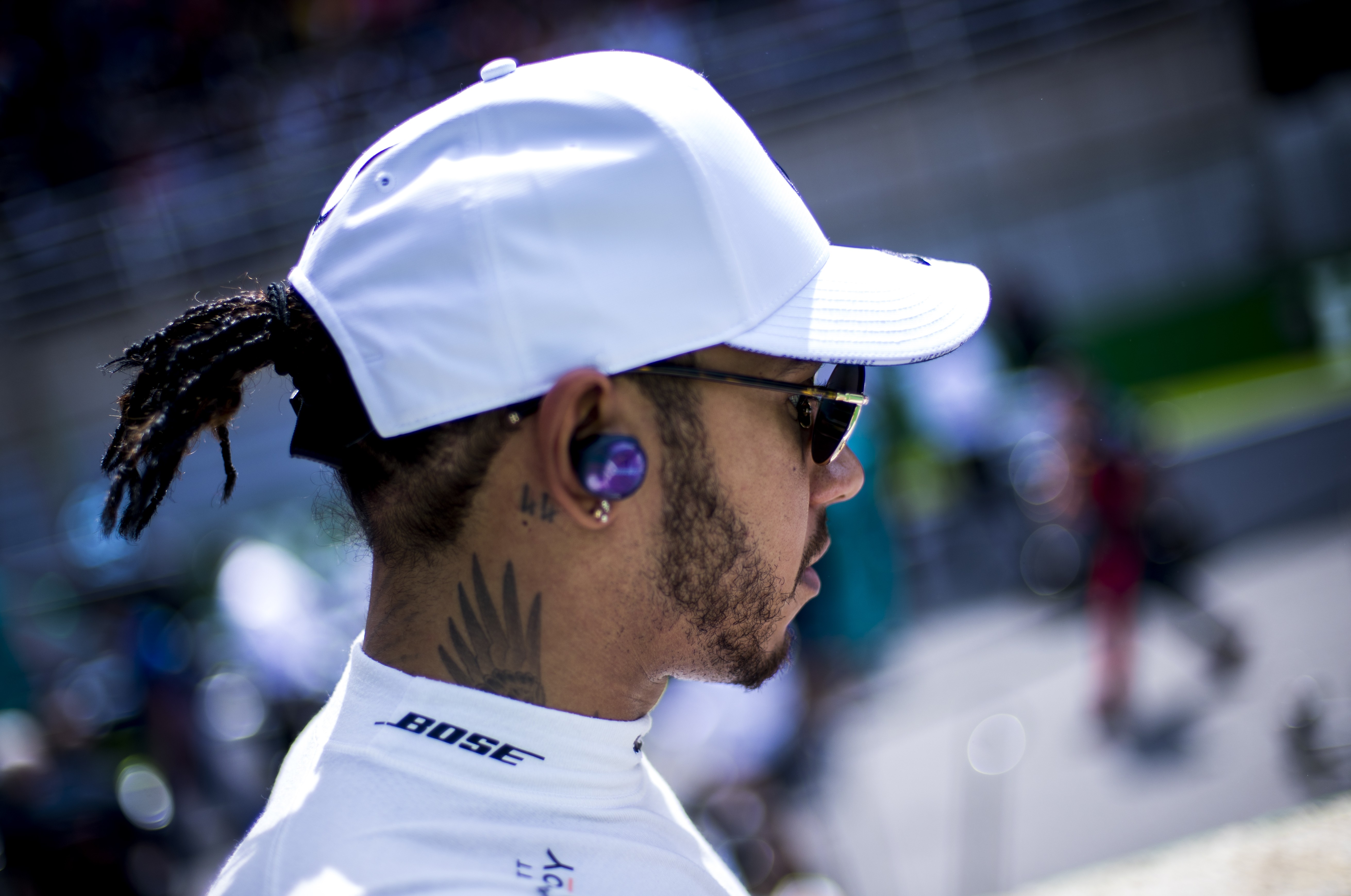 Lewis Hamilton em cena da segunda temporada de 'F1: Dirigir para Viver' (Foto: Divulgação: Netflix)