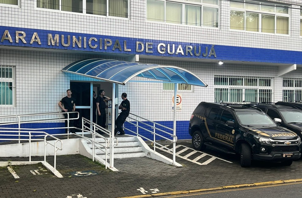 Polícia Federal cumpriu mandado na Câmara Municipal de Guarujá na manhã desta terça-feira (29) — Foto: g1 Santos