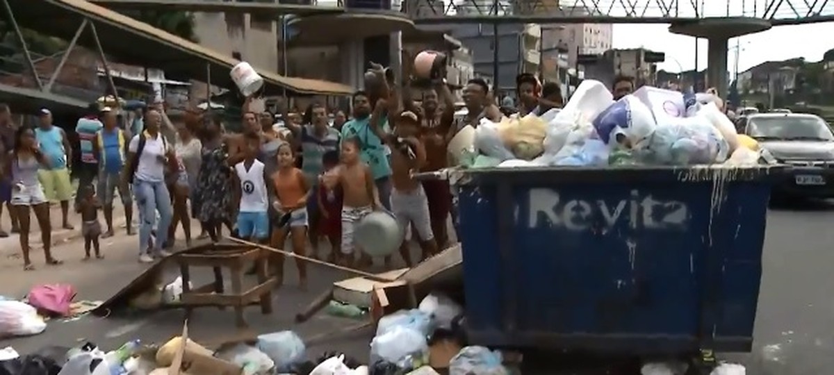 Protesto De Moradores Por Conta Da Falta De água Deixa Trânsito Congestionado Na Av Heitor Dias 