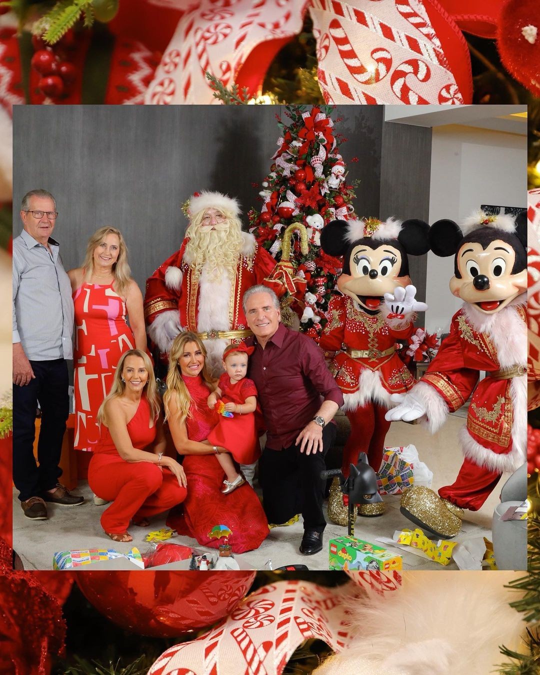 Ana Paula Siebert posa com a família em álbum natalino (Foto: Reprodução / Instagram)