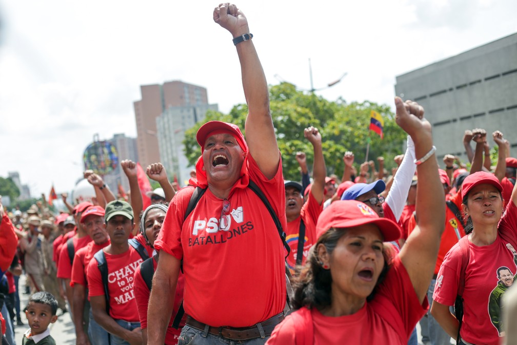 Protesto a favor de Maduro em Caracas, na Venezuela — Foto: Cristian Hernandez / AFP