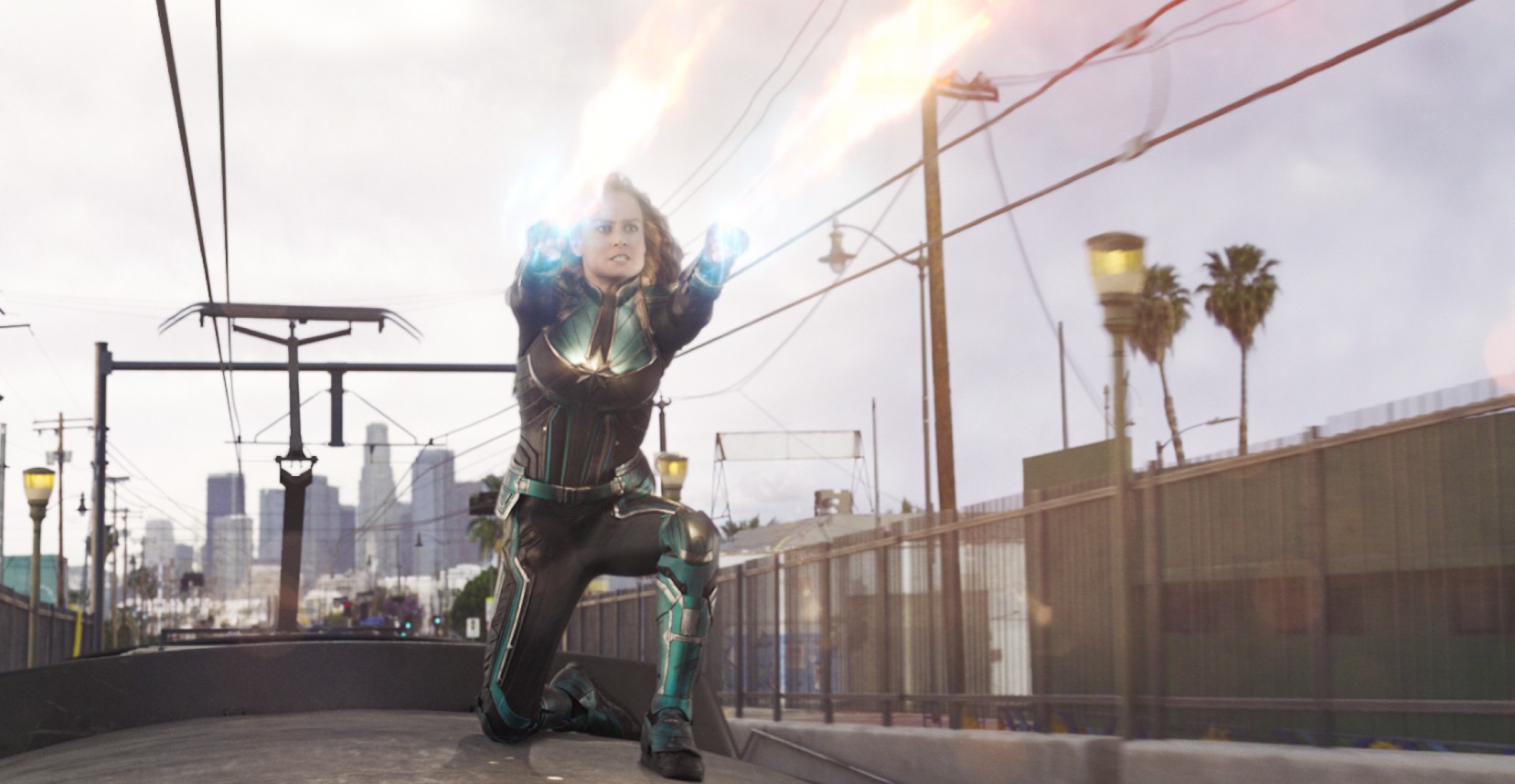 Brie Larson em cena de Capitã Marvel (Foto: divulgação)
