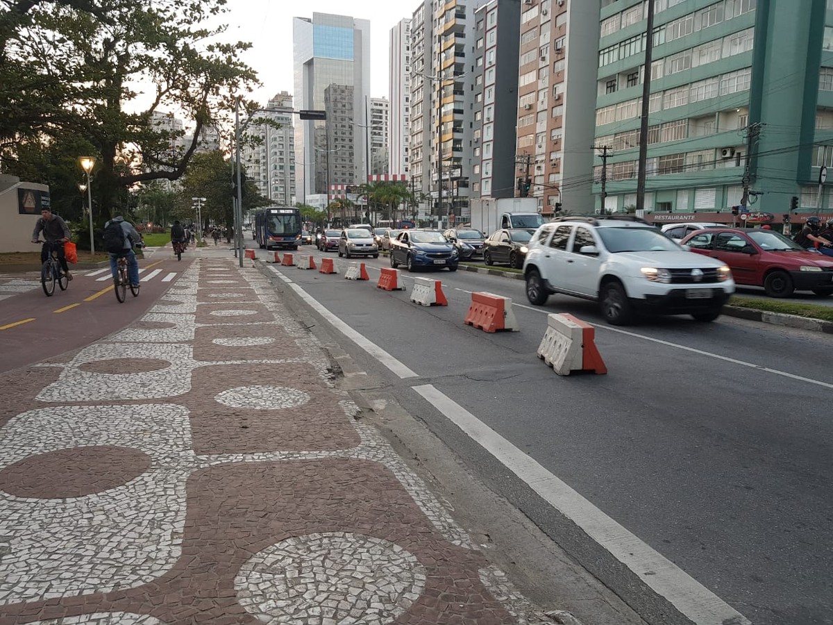 Rachadura em asfalto provoca interdição de uma das faixas de trecho da avenida da praia de Santos, SP - Vimarsana News