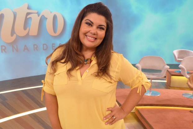Fabiana Karla malha para ser Gracyanne Barbosa (Foto: Encontro com Fátima Bernardes/ TV Globo)