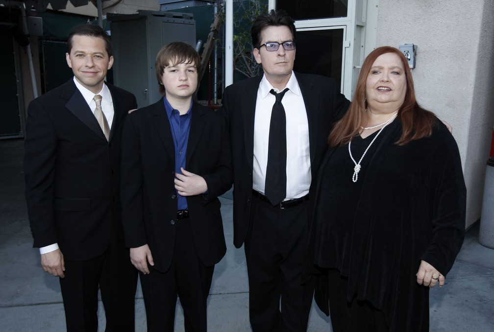 Jon Cryer, Angus T. Jones, Charlie Sheen e Conchata Ferrell no TV Land Awards, em 2009 — Foto: Matt Sayles/AP Photo