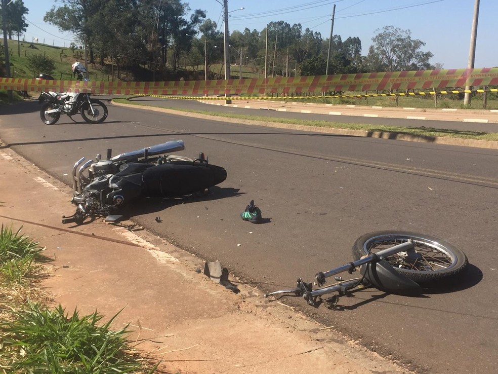 Motociclista morreu na Avenida Raimundo Maiolini, em Presidente Prudente — Foto: Murilo Zara/TV Fronteira