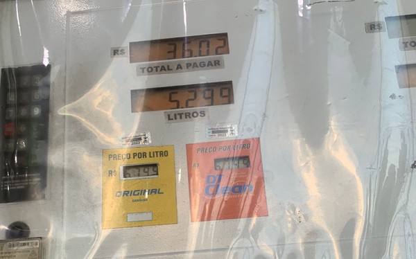 Litro da gasolina a R$ 6,79 em posto na regio do Taboo da Serra, em So Paulo   Foto: Arquivo pessoal 