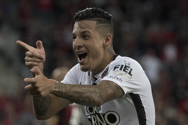 Corinthians admite a possibilidade de vender Guilherme Arana para o Sevilla