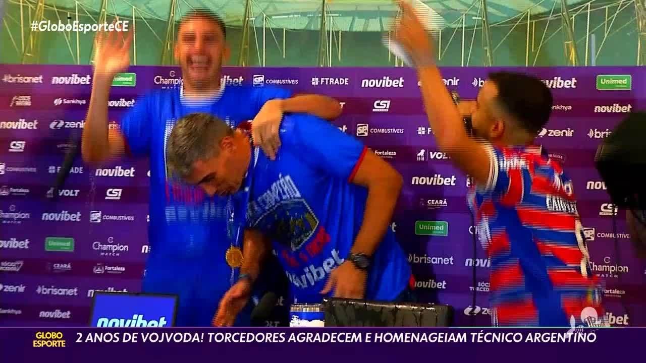 Vojvoda completa dois anos no Fortaleza e torcedores celebram técnico argentino