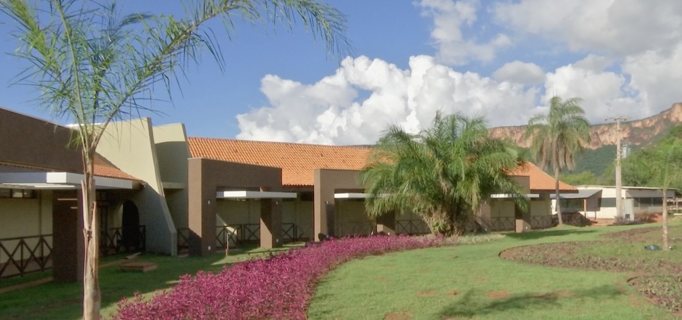 Restaurantes e lojas de souvenirs foram construídos (Foto: TVCA/ Reprodução)