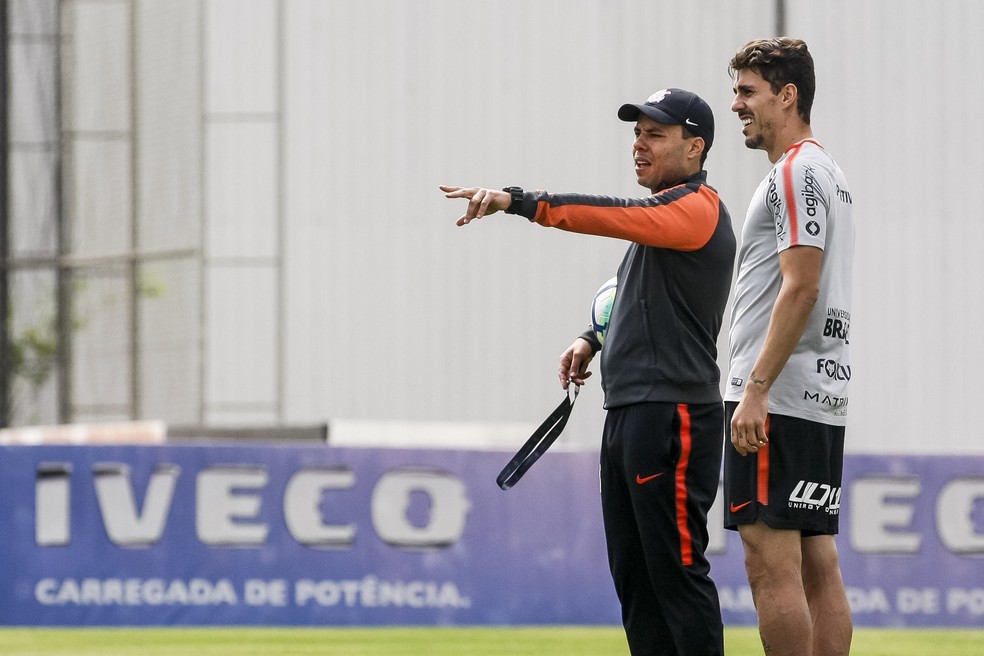 Jair Ventura deve voltar com Danilo Avelar ao time — Foto: Rodrigo Gazzanel/Ag. Corinthians