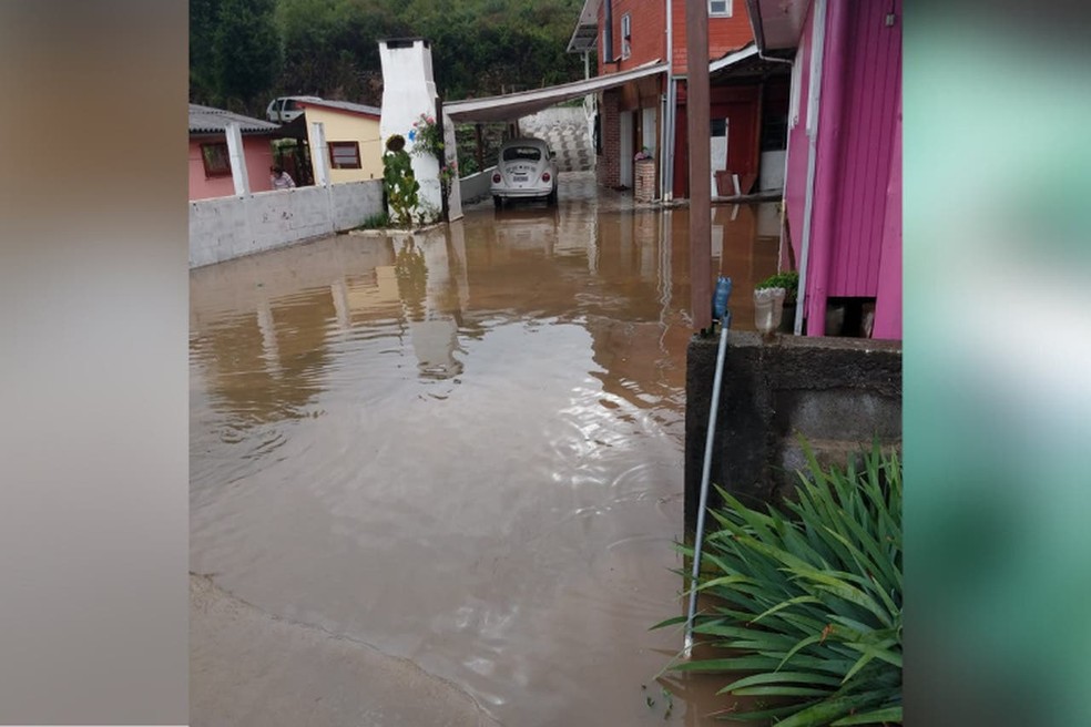 Temporal foi registrado no período da tarde  — Foto: Corpo de Bombeiros/ Reprodução 