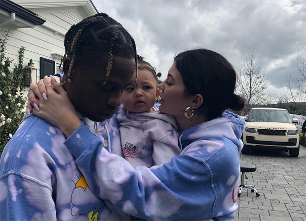 Kylie Jenner, Travis Scott e a filha do casal, Stormi Webster (Foto: Reprodução / Instagram)