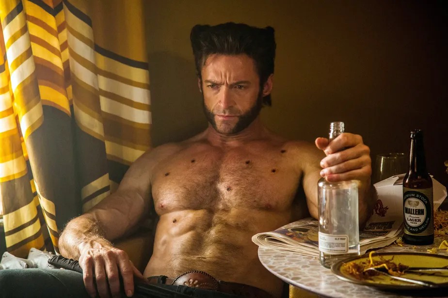 Hugh Jackman é Wolverine nos cinemas desde 2004 e ano que vem volta com o personagem em 'Deadpool 3'