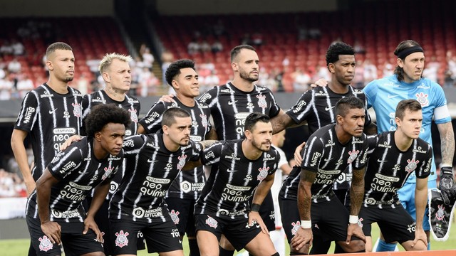 Torcedores pedem melhora do time e pedem visita ao ct