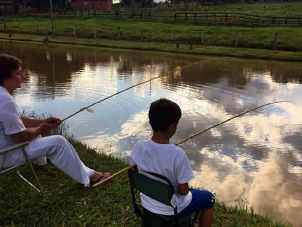 Fabio Jr. pesca com seu filho no sitio em Cesário Lange em foto postada no Instagram oficial do cantor (Foto: Reprodução/ Instagram/ fabiojroficial)