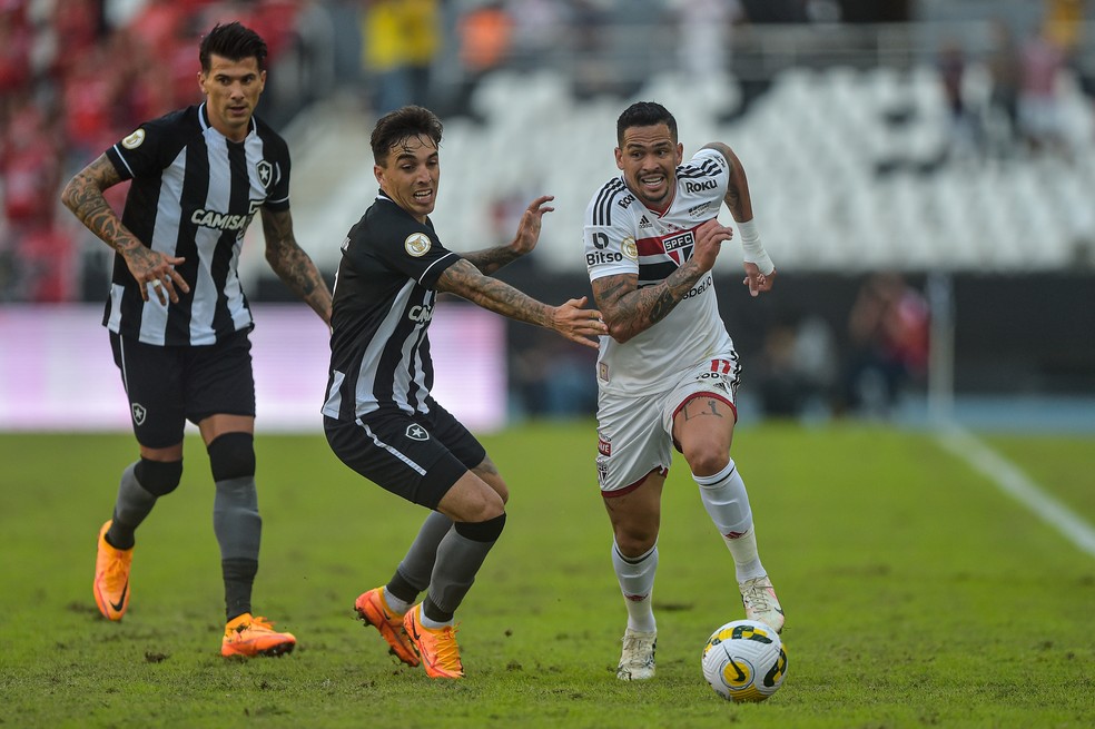 Luciano em Botafogo x São Paulo — Foto: Thiago Ribeiro/AGIF
