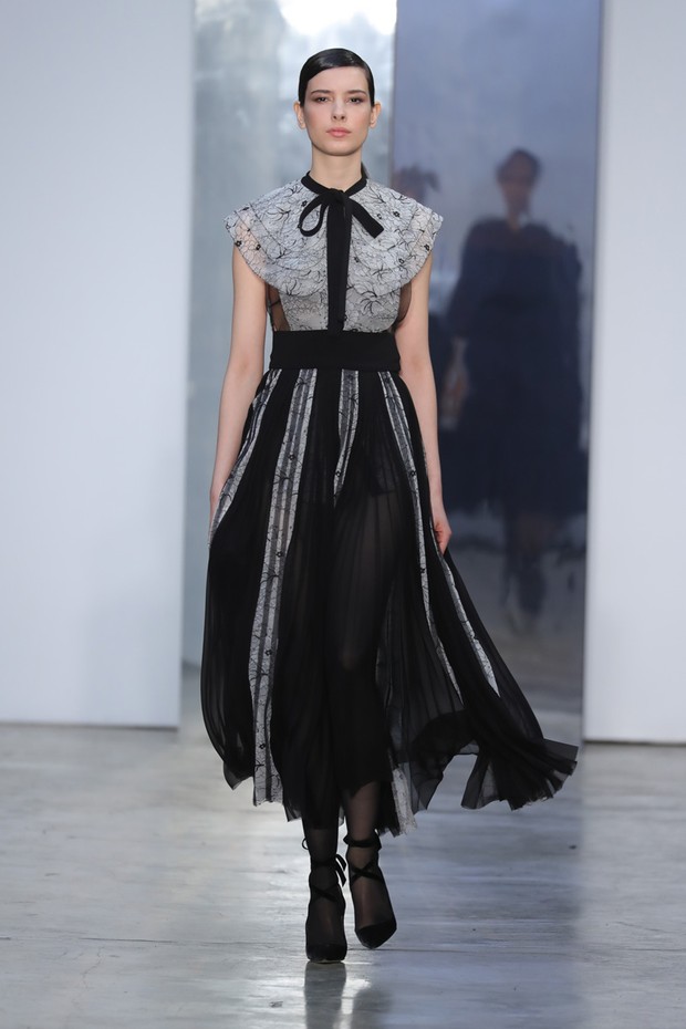 #SuzyNYFW: Artful Simplicity Rules For The Row And Carolina Herrera ...