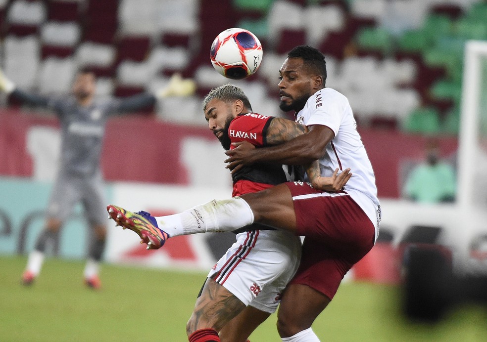 Gabigol e Luccas Claro em Flamengo x Fluminense na final do Campeonato Carioca de 2021 &mdash; Foto: Andr&eacute; Dur&atilde;o