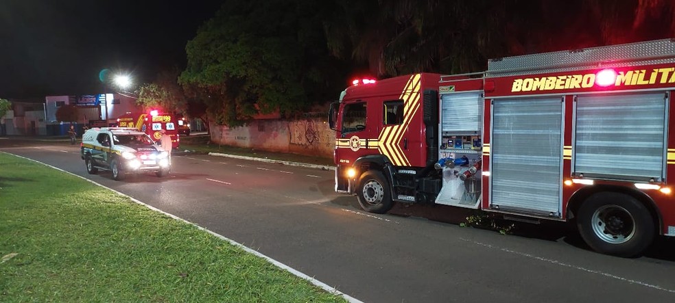 Duas pessoas foram levadas para a Santa Casa de Campo Grande. — Foto: José Aparecido