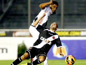Eder Luis jogo Vasco contra a Ponte Preta (Foto: Guito Moreto / Agência O Globo)