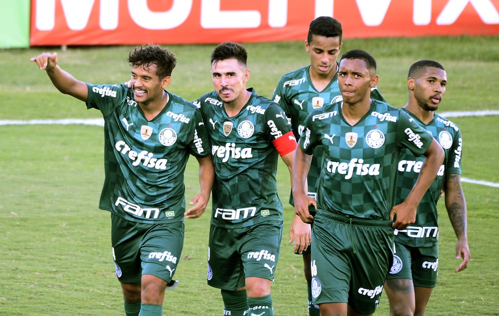 [COMENTE] Como você avalia o desempenho do Palmeiras na vitória diante da Ponte Preta?