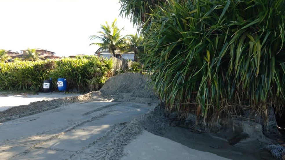 Entradas de praias em São Sebastião são bloqueadas para evitar aglomeração — Foto: Prefeitura de São Sebastião/Divulgação