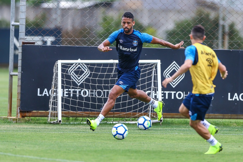 Michel aproveitou a chance ao atuar com reservas contra o AmÃ©rica-MG â€” Foto: Lucas Uebel / GrÃªmio, DVG