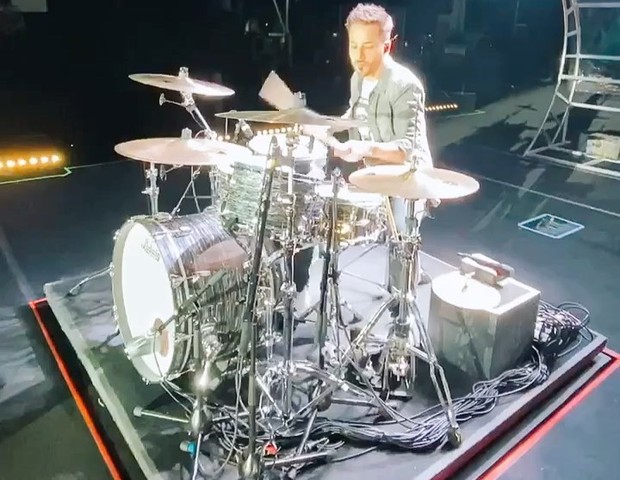 Junior arrasa na bateria antes de show (Foto: Reprodução/Instagram)