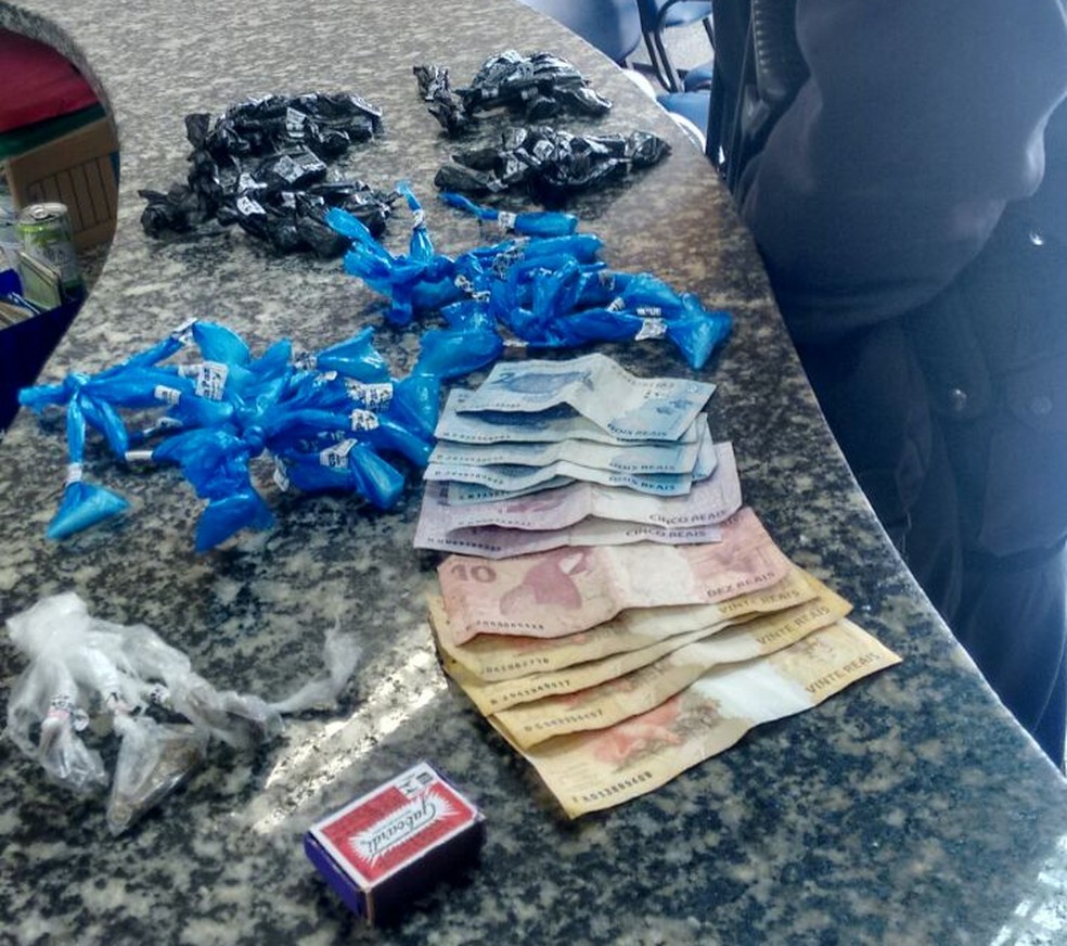 Material foi apreendido neste domingo (20) em Cabo Frio, no RJ (Foto: Divulgação/Polícia Militar)