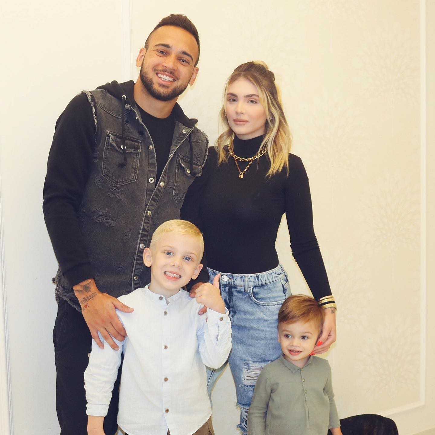 Lyarah Vojnovic Barberan, esposa do jogador de futebol Maycon Andrade, e os filhos na Ucrânia (Foto: Reprodução / Instagram)