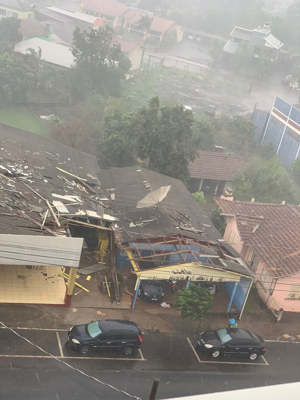 Casas destelhadas em temporal em Saudades — Foto: Defesa Civil/Divulgação