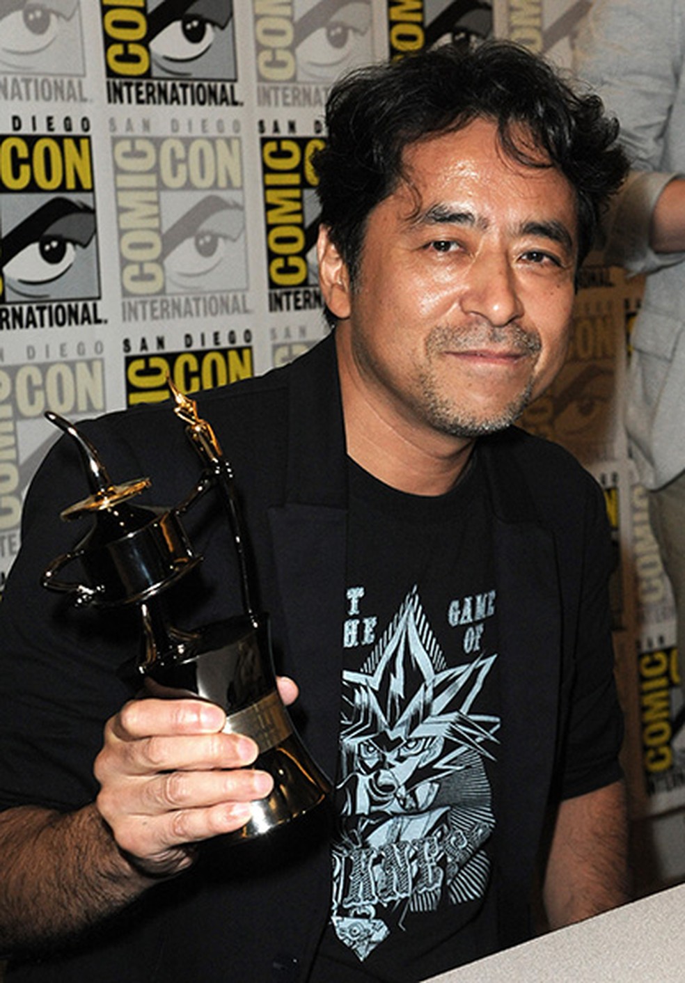 Takahashi Kazuki, criador do mangá "Yu-Gi-Oh!" — Foto: Jody Cortes/Comic Con/Divulgação