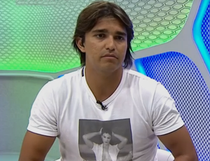 Moreno diz que cumpriu promessa de 2008 ao assistir jogo com cruzeirenses