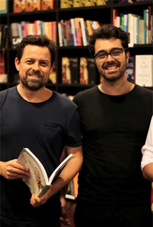 Os fotógrafos Lufe Gomes, que participou do livro, e Alexandre Disaro