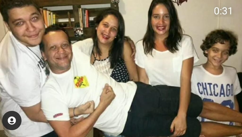  Cleomir Tavares com os quatro filhos (Foto: Reprodução/Instagram)