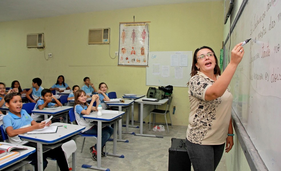 Professores da rede municipal de Fortaleza vão receber microfones para dar aulas — Foto: Prefeitura de Fortaleza/Divulgação