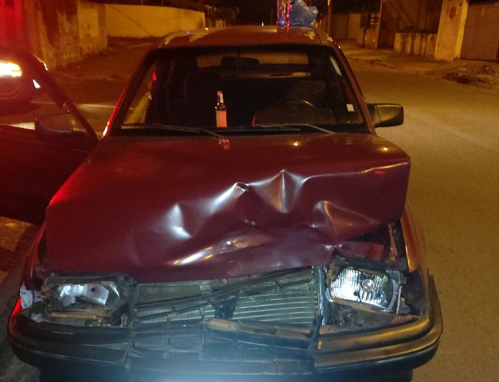 Motorista bateu carro na traseira de viatura da Guarda Municipal de Americana &mdash; Foto: Guarda Municipal de Americana