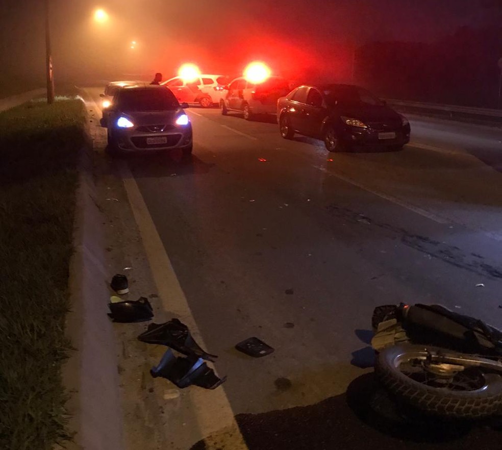 Acidente ocorreu na madrugada desta segunda-feira (10), em Guaruj&aacute;, SP &mdash; Foto: Reprodu&ccedil;&atilde;o/GuaruTV
