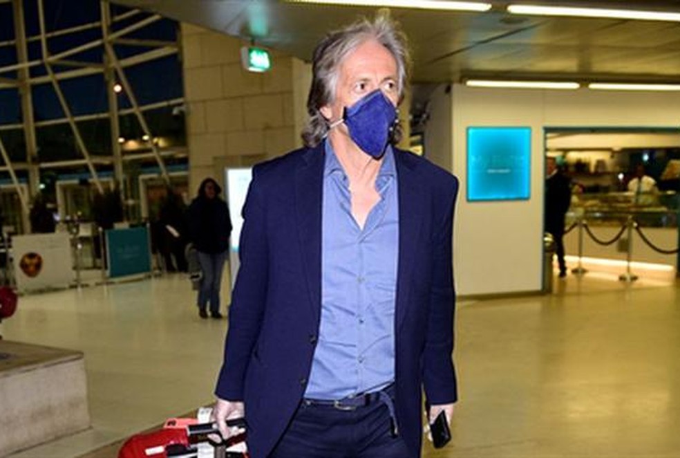 Jorge Jesus e o departamento de futebol do Flamengo farão testes semanais para a Covid-19 — Foto: Reprodução / A Bola