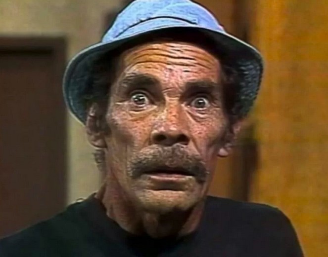 Ramón Valdés (1923-1988)  como Seu Madruga em cena de Chavez (Foto: Reprodução)