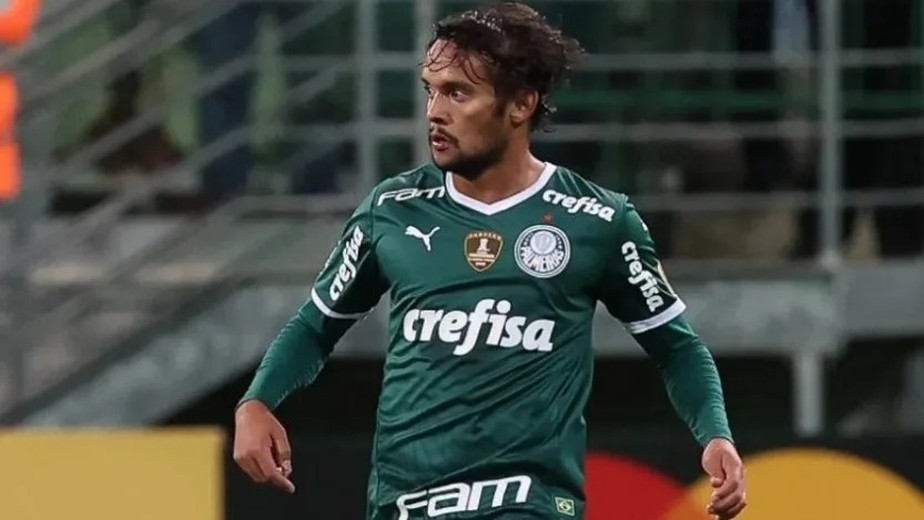 Golpes com criptomoedas afetaram Gustavo Scarpa enquanto jogava pelo Palmeiras