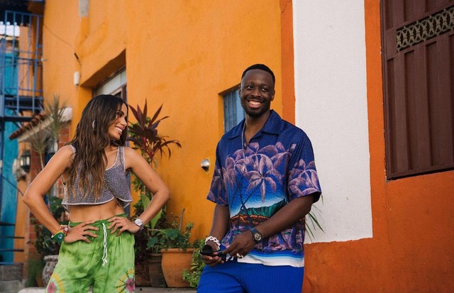 Com look hi-lo, Anitta grava clipe na Republica Dominicana com cantor francês Dadju (Foto: Reprodução Instagram)